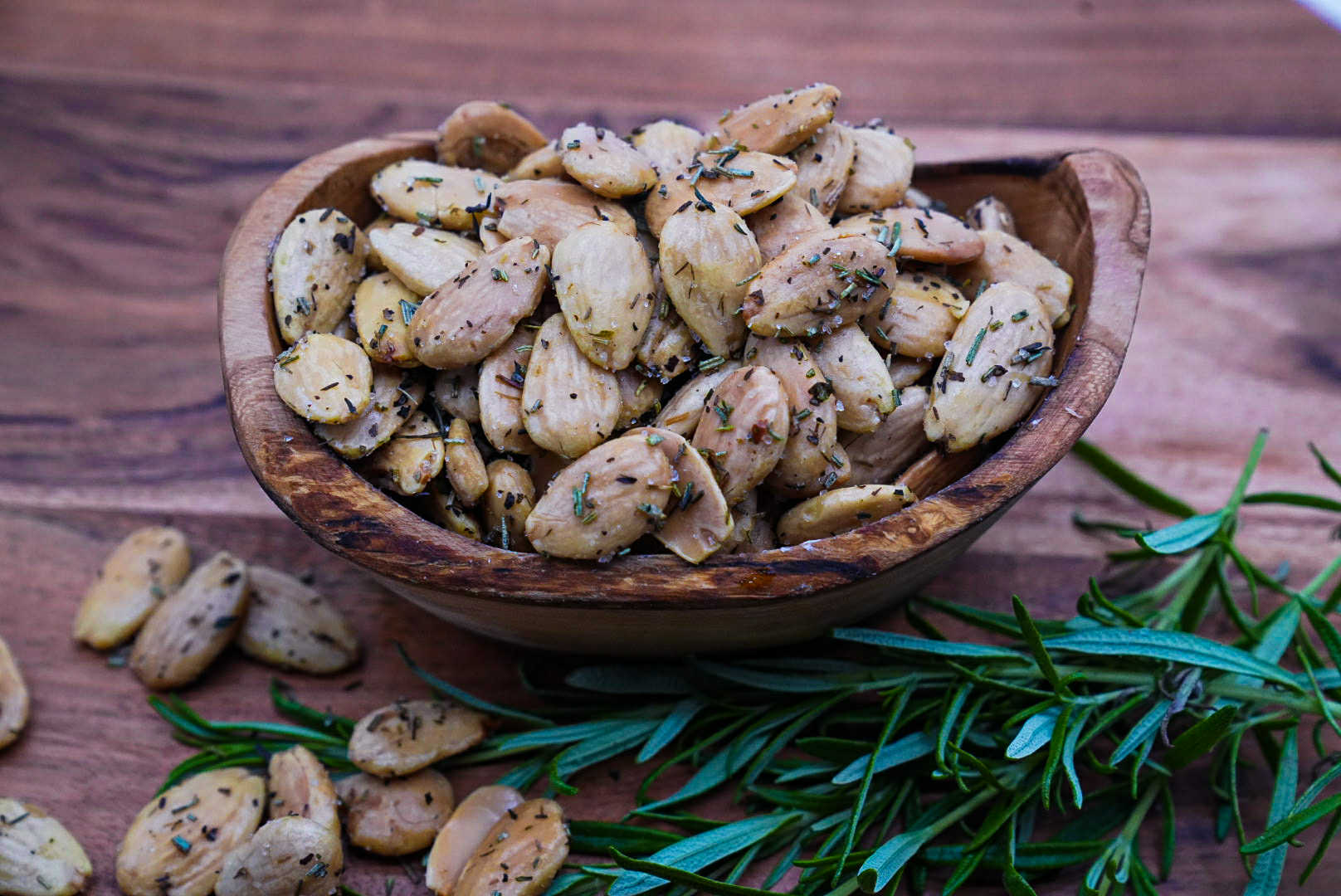 Hiszpańskie prażone migdały w ziołach