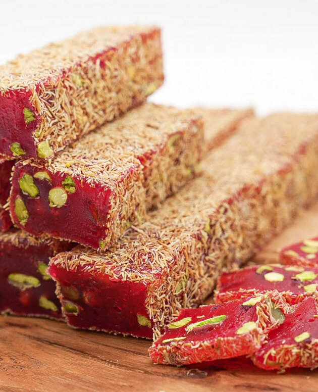 Lokum z granatem pistacjami i chrupiącym kadaifi