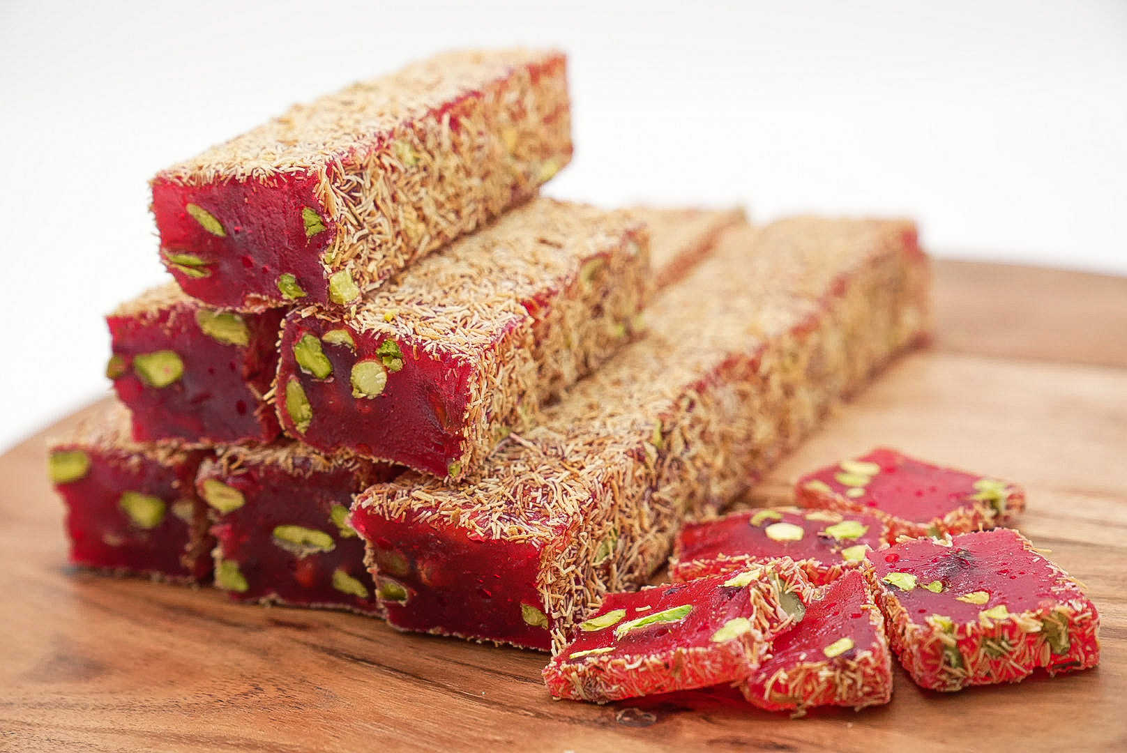 Lokum z granatem pistacjami i chrupiącym kadaifi